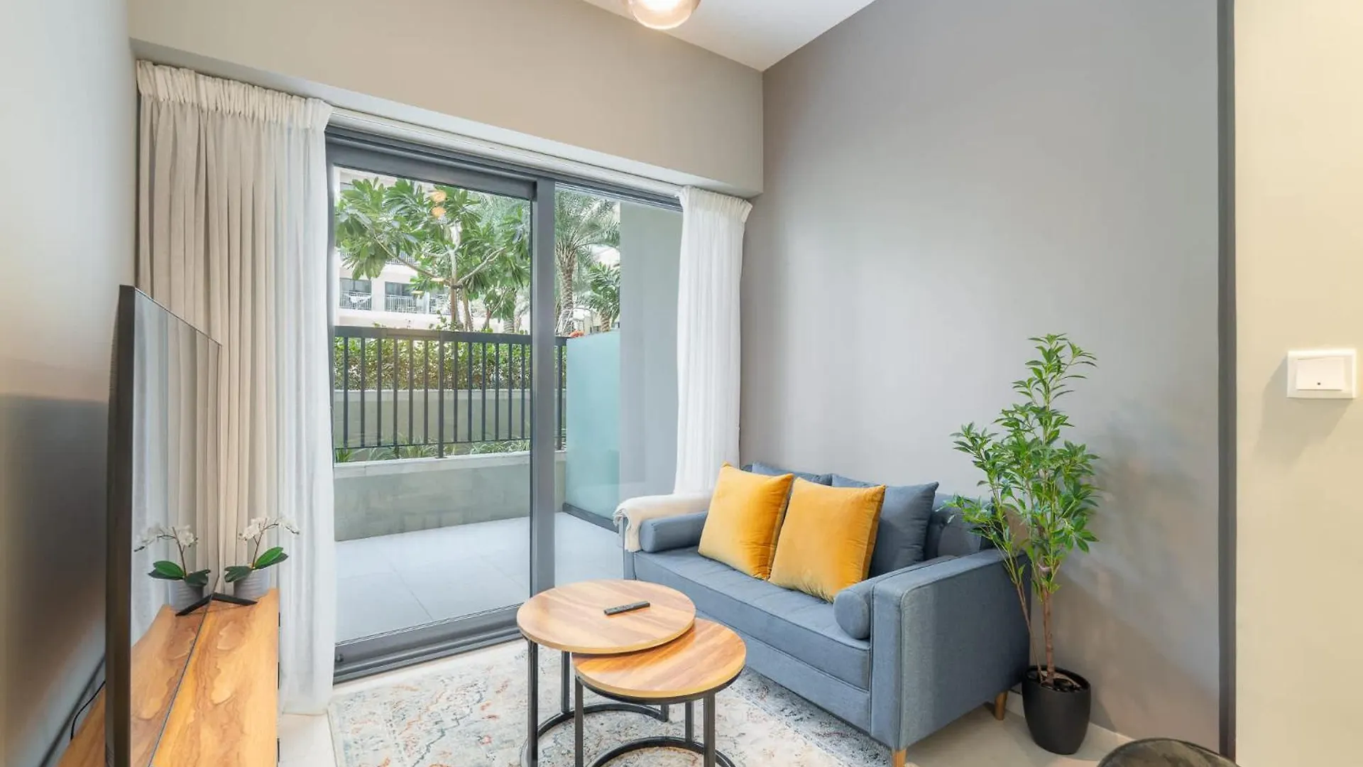 Excellent 1 Bedroom In Zada Tower With Balcony ドバイ